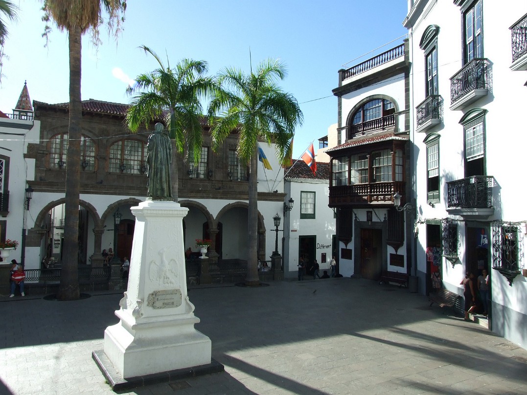 Santa Cruz - Plaza Espana (Rathaus)