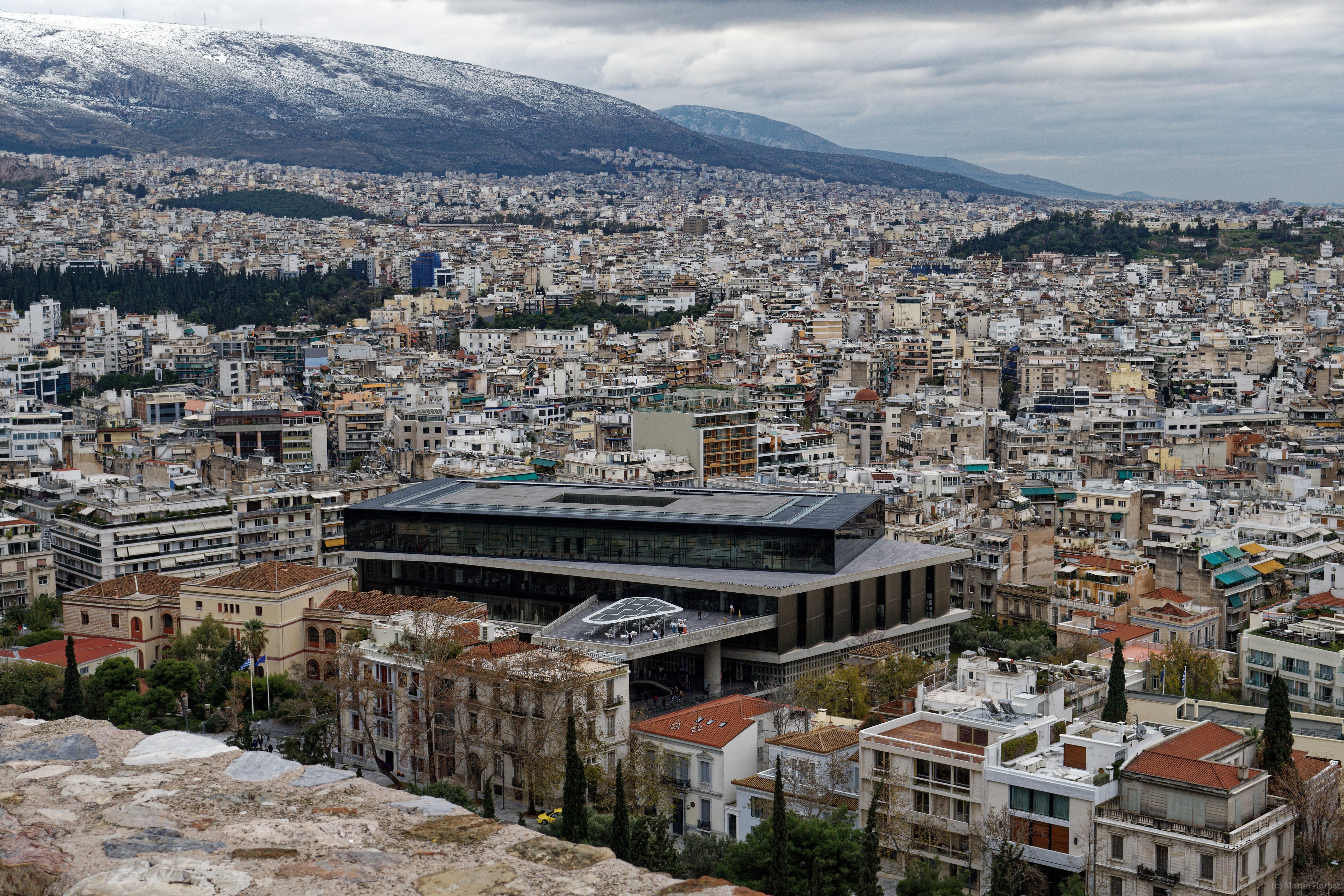 Blick auf Akropolismuseum Das oberste Stockwerk hat die gleichen Ausmaße und Ausrichtung wie der Parthenon