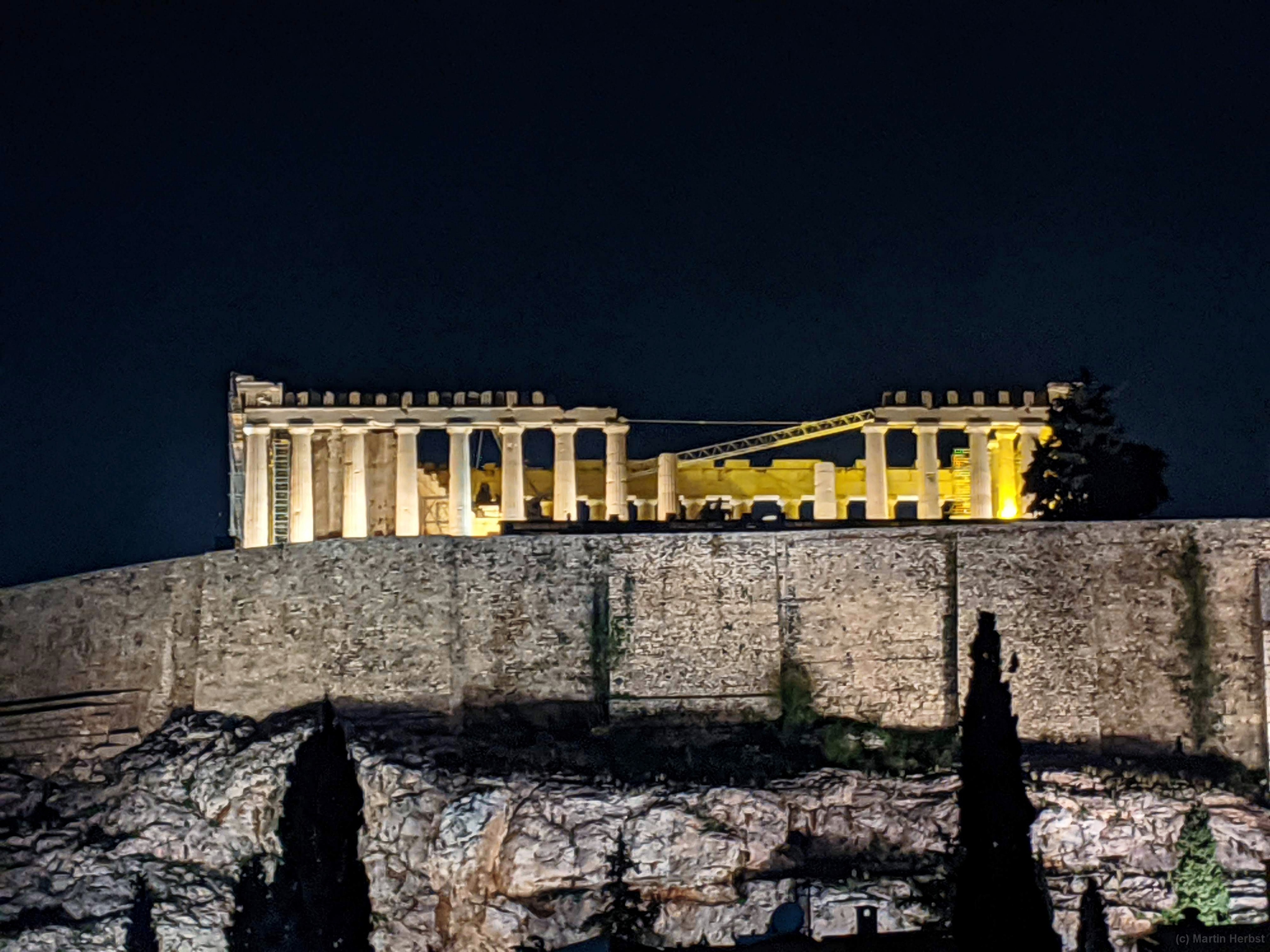 Akropolis bei Nacht 