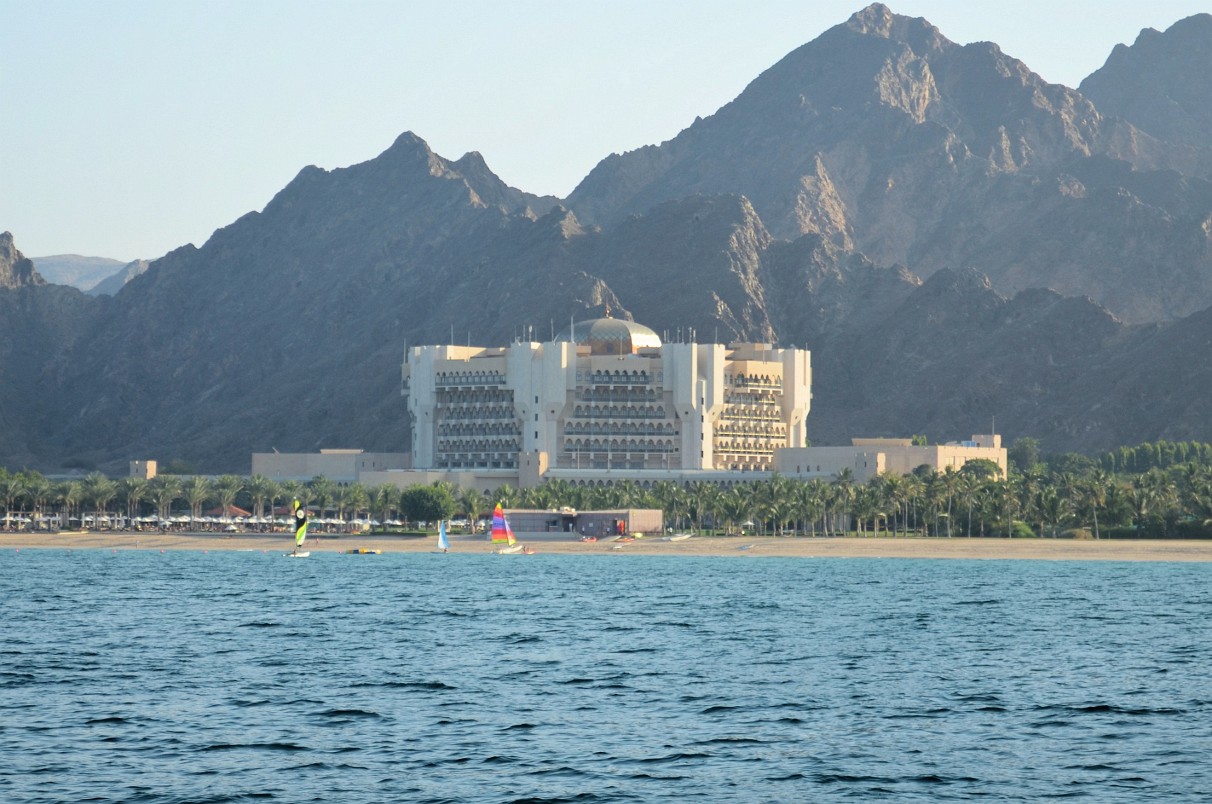 Maskat - Blick auf Al-Bustan Palace Hotel