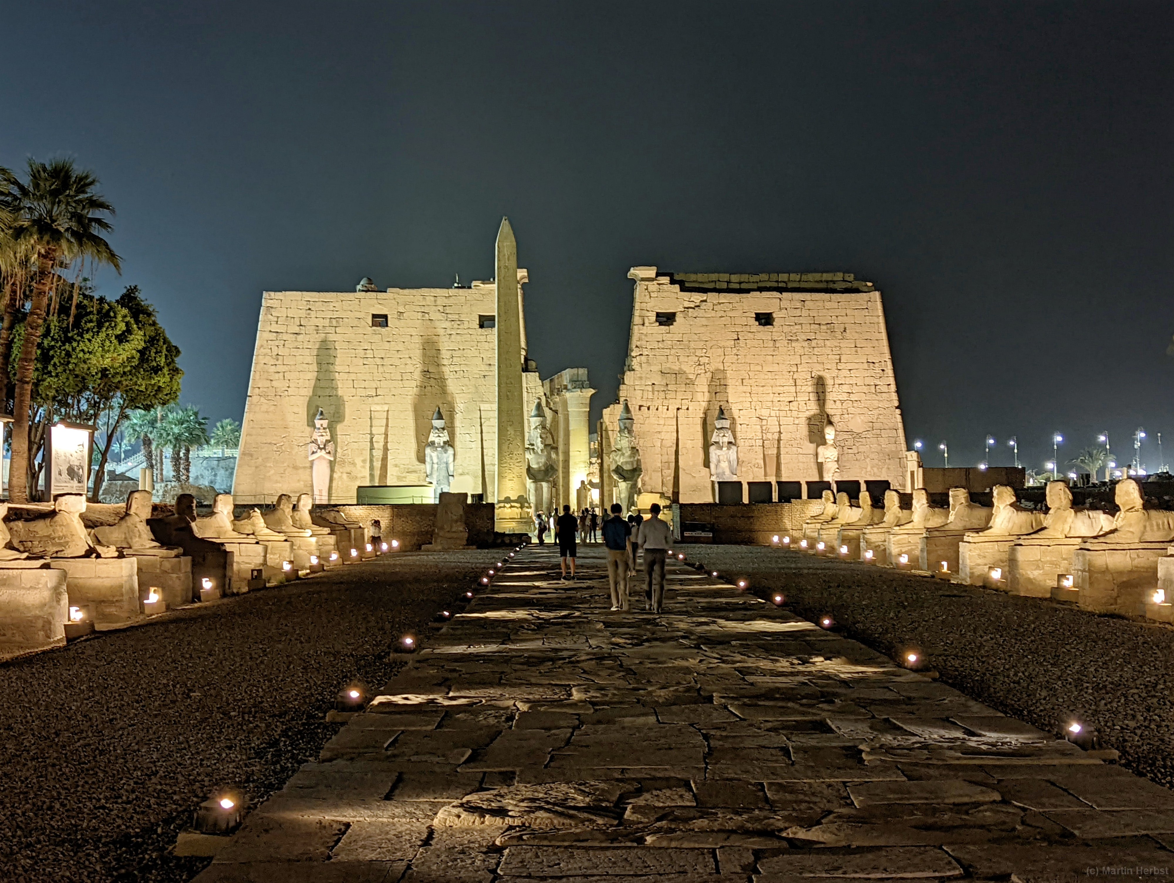 Luxor - Tempelanlage von Luxor bei Nacht 