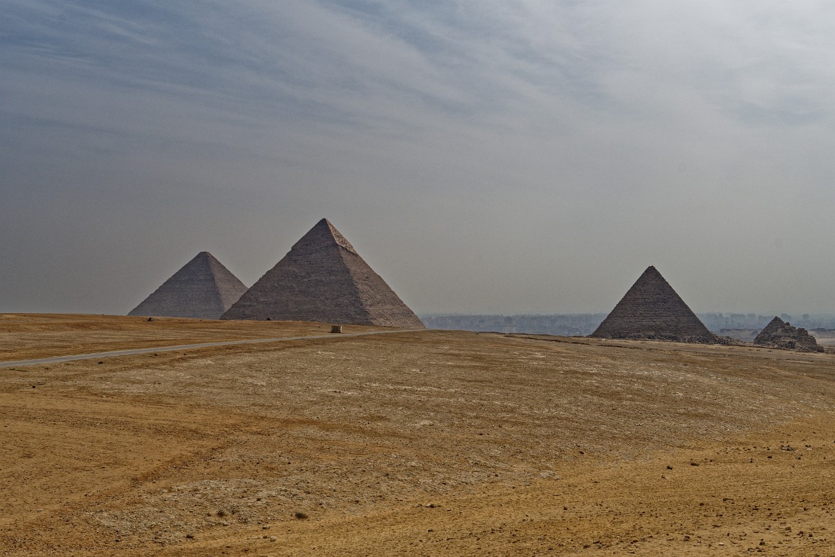Gizeh - Pyramiden von Westen gesehen