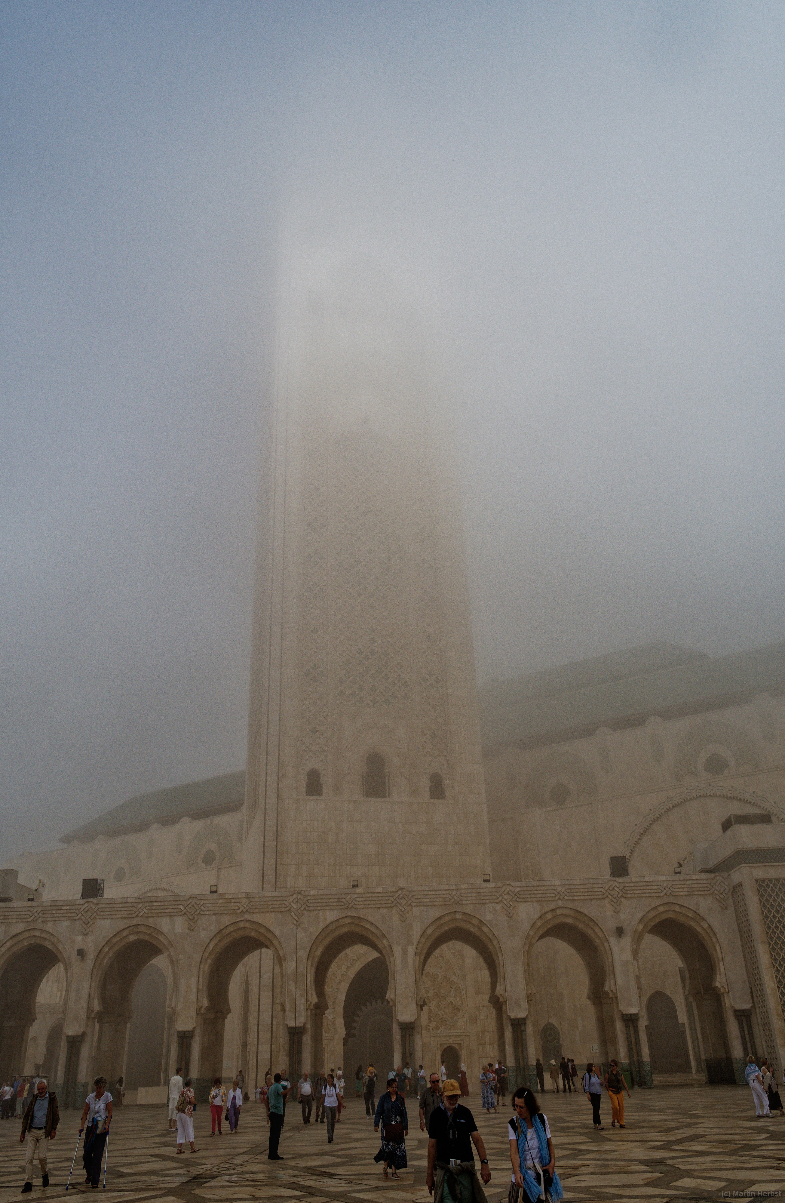 Casablanca - Moschee Hassan II Es war so neblig, dass man die Spitze des Minaretts nicht sehen konnte