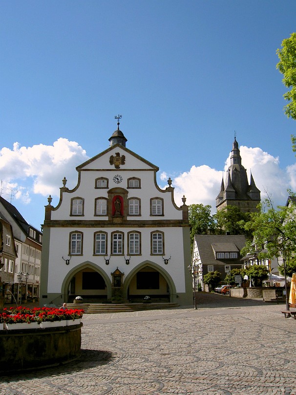 Rathaus und Propsteikirche